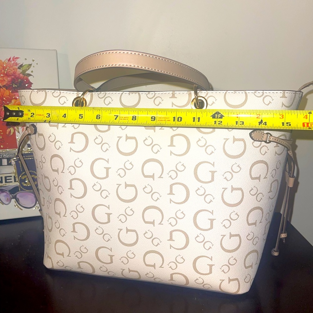 Guess? Tote 👜 🤍🤎🤍 - Picture 6 of 10